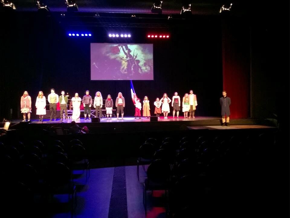 Bühnenshow mit historischen Kostümen